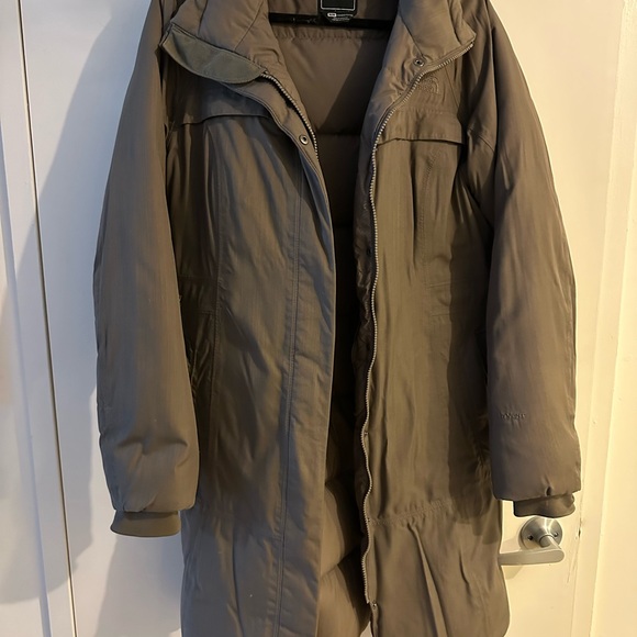 The North Face Taupe Puffer Jacket with Insulated Warmth - Picture 1 of 7
